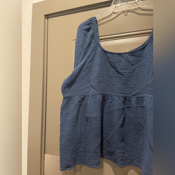 Universal Thread Top - Picture 3 of 6